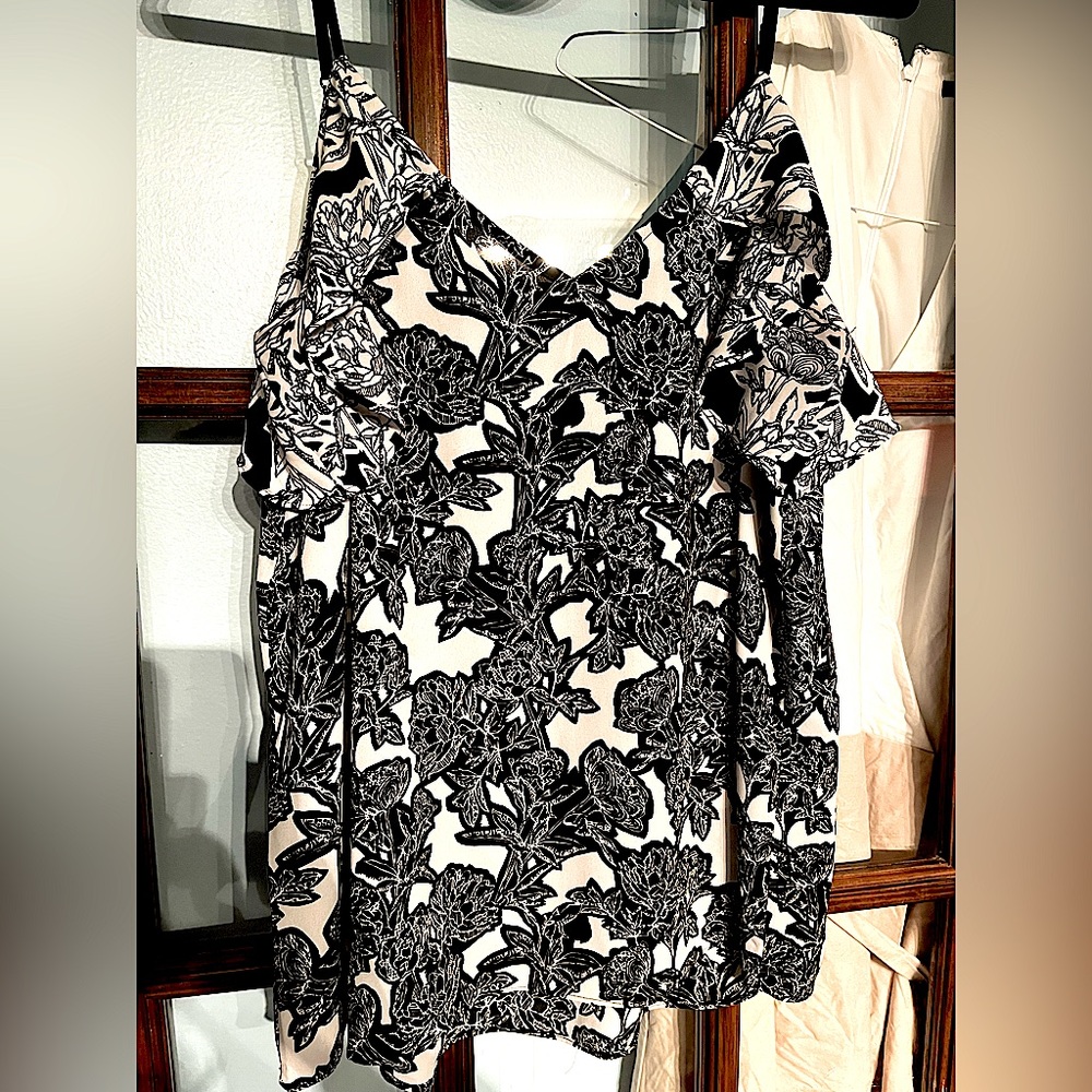 Patterned black and white top